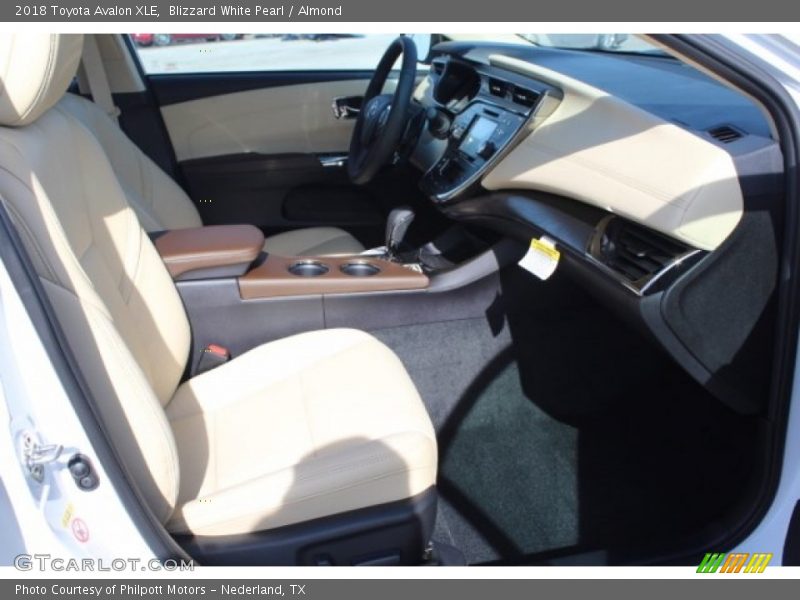 Blizzard White Pearl / Almond 2018 Toyota Avalon XLE