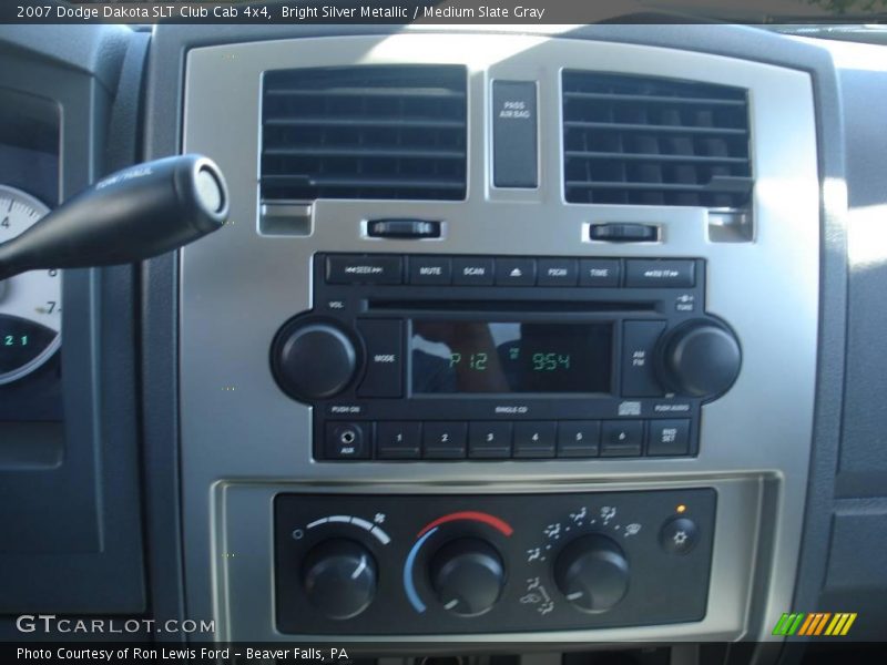 Bright Silver Metallic / Medium Slate Gray 2007 Dodge Dakota SLT Club Cab 4x4