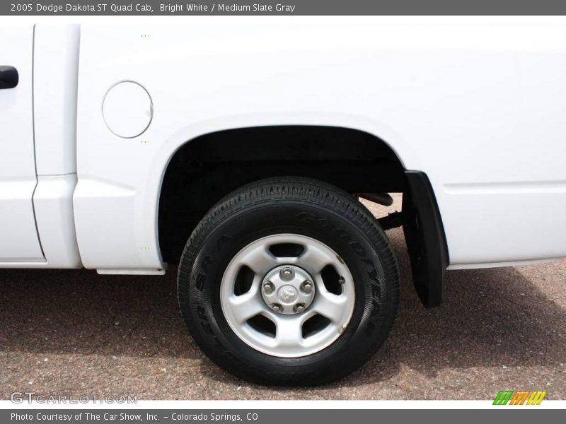 Bright White / Medium Slate Gray 2005 Dodge Dakota ST Quad Cab