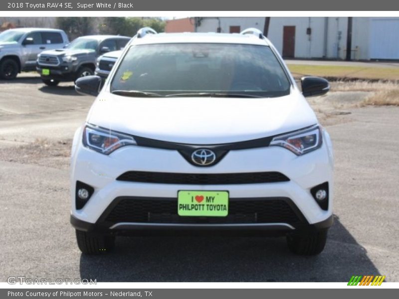 Super White / Black 2018 Toyota RAV4 SE