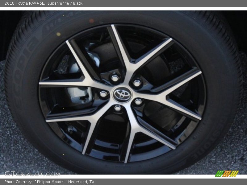 Super White / Black 2018 Toyota RAV4 SE