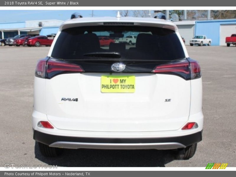 Super White / Black 2018 Toyota RAV4 SE