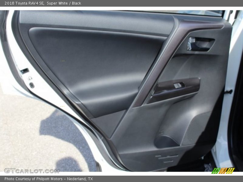 Super White / Black 2018 Toyota RAV4 SE