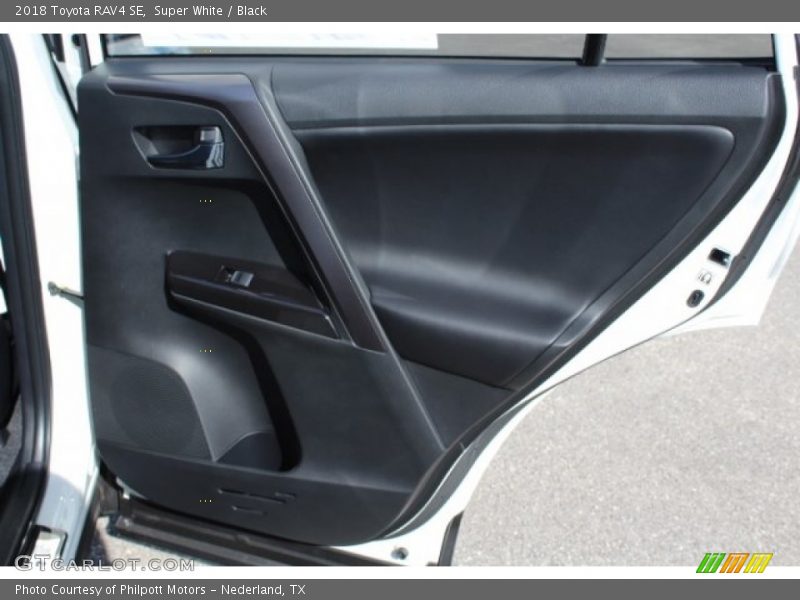 Super White / Black 2018 Toyota RAV4 SE