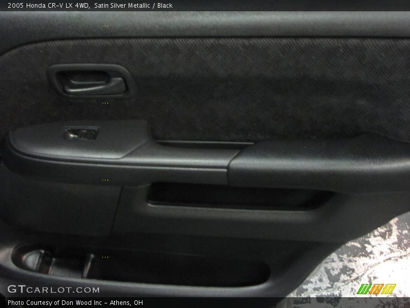 Satin Silver Metallic / Black 2005 Honda CR-V LX 4WD