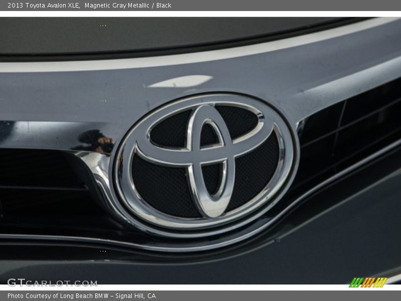 Magnetic Gray Metallic / Black 2013 Toyota Avalon XLE