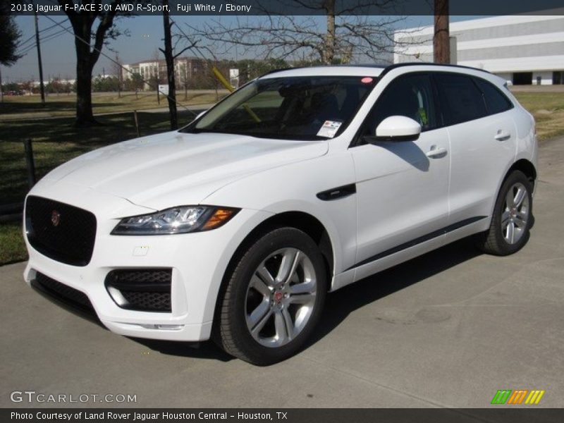 Front 3/4 View of 2018 F-PACE 30t AWD R-Sport