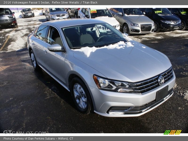 Reflex Silver Metallic / Titan Black 2016 Volkswagen Passat S Sedan