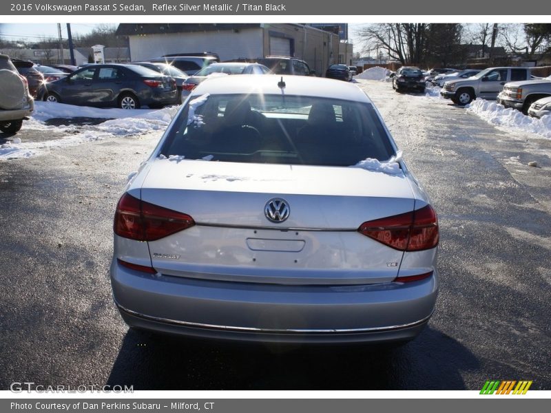 Reflex Silver Metallic / Titan Black 2016 Volkswagen Passat S Sedan