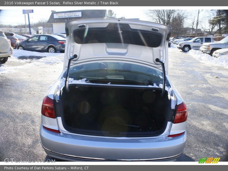 Reflex Silver Metallic / Titan Black 2016 Volkswagen Passat S Sedan