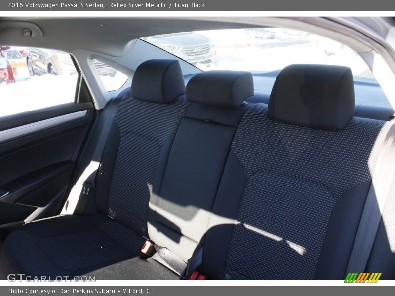 Reflex Silver Metallic / Titan Black 2016 Volkswagen Passat S Sedan
