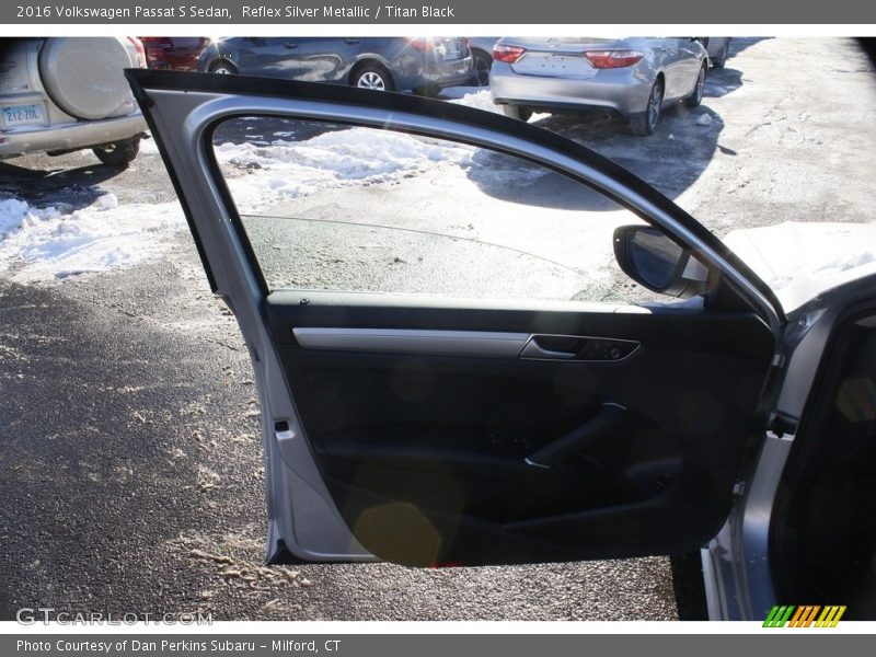 Reflex Silver Metallic / Titan Black 2016 Volkswagen Passat S Sedan