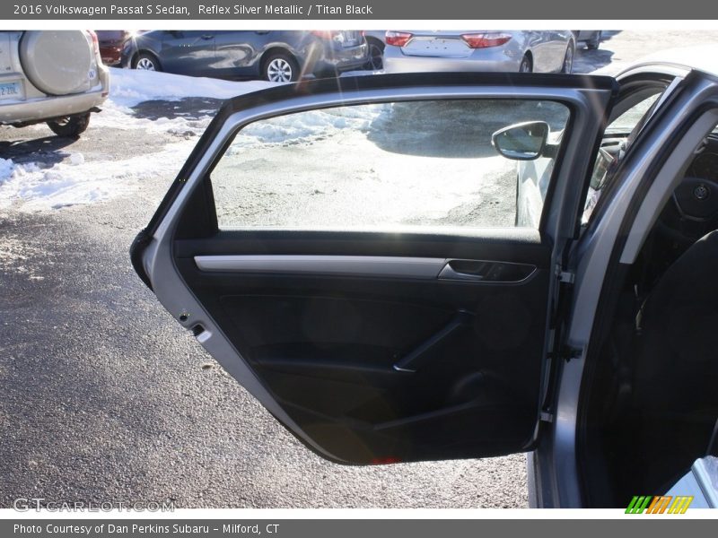 Reflex Silver Metallic / Titan Black 2016 Volkswagen Passat S Sedan