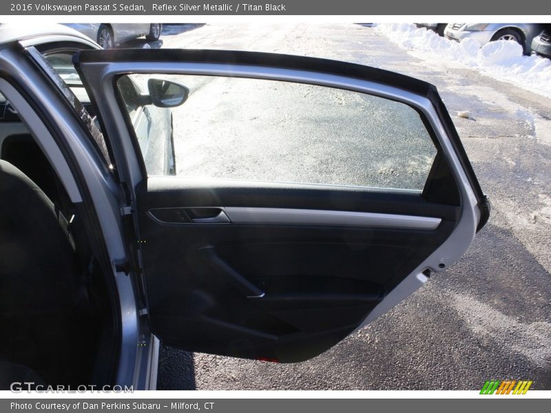 Reflex Silver Metallic / Titan Black 2016 Volkswagen Passat S Sedan