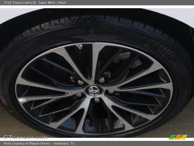 Super White / Black 2018 Toyota Camry SE