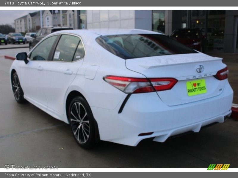 Super White / Black 2018 Toyota Camry SE