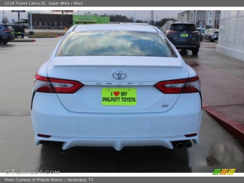 Super White / Black 2018 Toyota Camry SE