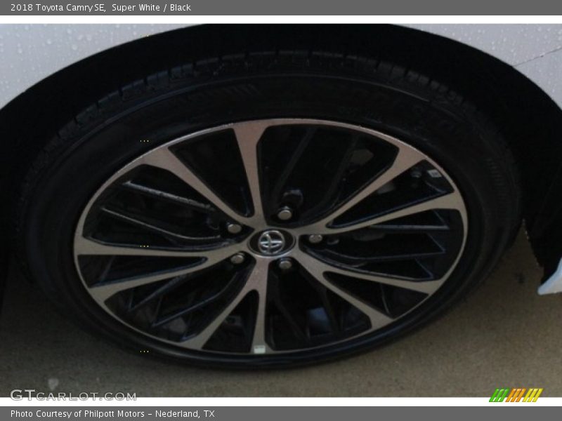 Super White / Black 2018 Toyota Camry SE