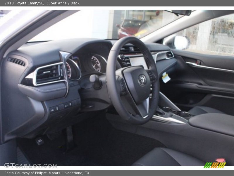 Super White / Black 2018 Toyota Camry SE