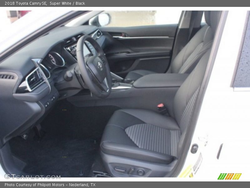 Super White / Black 2018 Toyota Camry SE