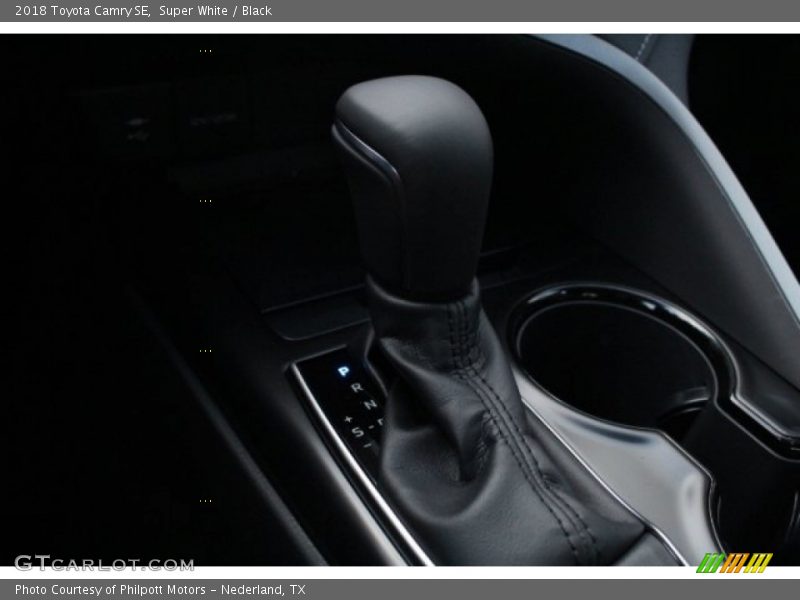 Super White / Black 2018 Toyota Camry SE
