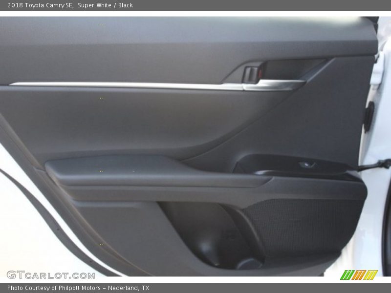 Super White / Black 2018 Toyota Camry SE