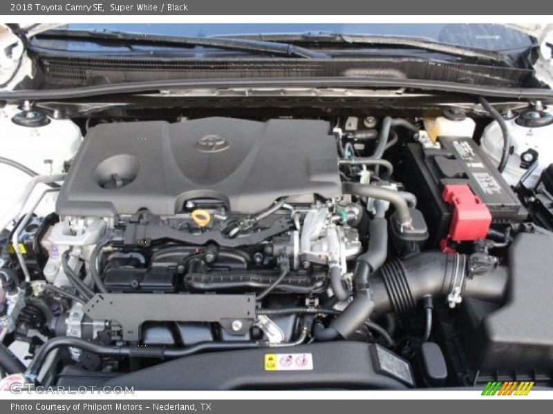 Super White / Black 2018 Toyota Camry SE