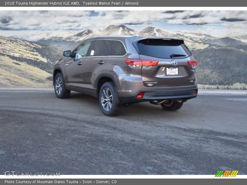 Toasted Walnut Pearl / Almond 2018 Toyota Highlander Hybrid XLE AWD