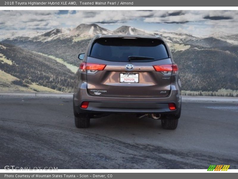 Toasted Walnut Pearl / Almond 2018 Toyota Highlander Hybrid XLE AWD