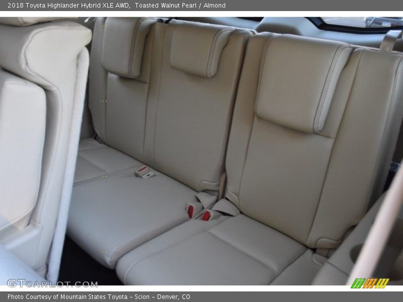 Toasted Walnut Pearl / Almond 2018 Toyota Highlander Hybrid XLE AWD