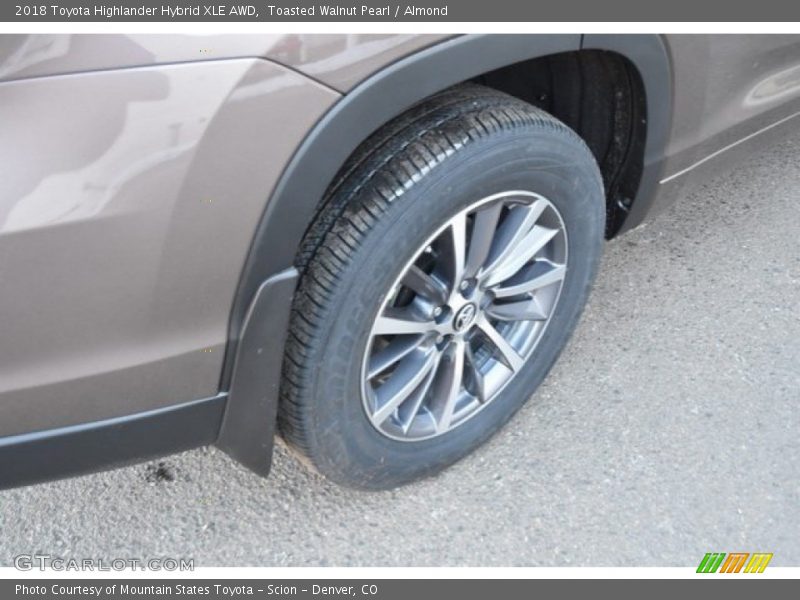 Toasted Walnut Pearl / Almond 2018 Toyota Highlander Hybrid XLE AWD