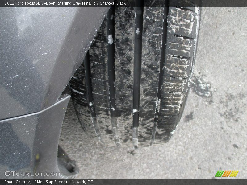 Sterling Grey Metallic / Charcoal Black 2012 Ford Focus SE 5-Door