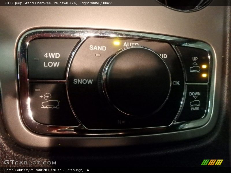 Bright White / Black 2017 Jeep Grand Cherokee Trailhawk 4x4
