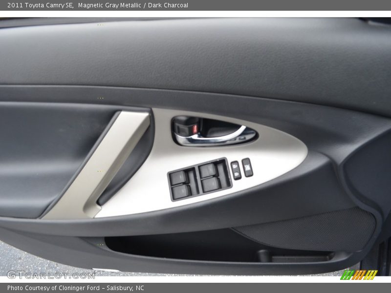 Magnetic Gray Metallic / Dark Charcoal 2011 Toyota Camry SE