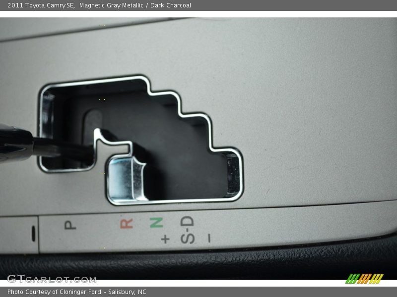 Magnetic Gray Metallic / Dark Charcoal 2011 Toyota Camry SE