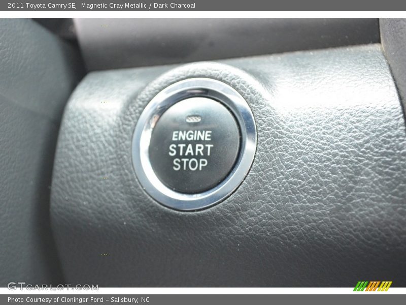 Magnetic Gray Metallic / Dark Charcoal 2011 Toyota Camry SE