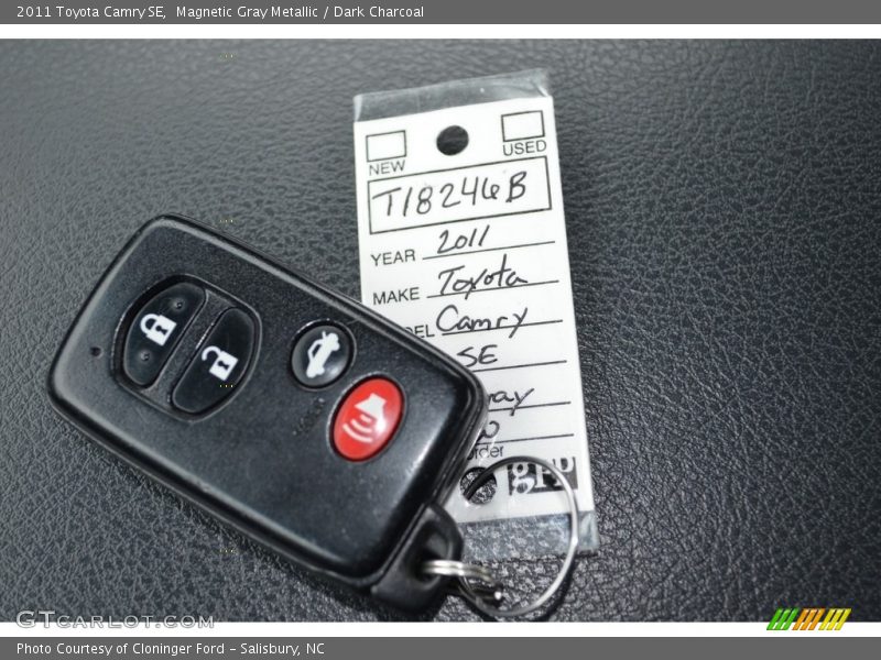 Magnetic Gray Metallic / Dark Charcoal 2011 Toyota Camry SE