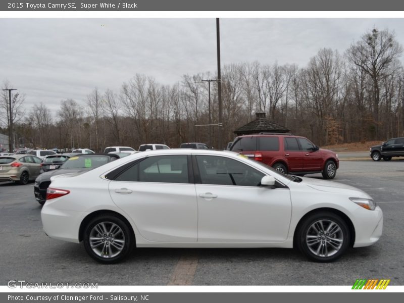 Super White / Black 2015 Toyota Camry SE