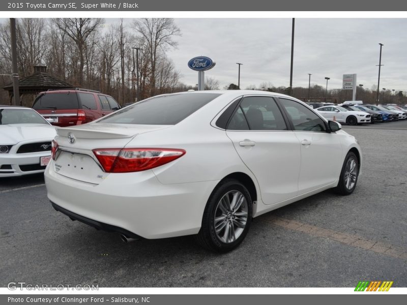 Super White / Black 2015 Toyota Camry SE