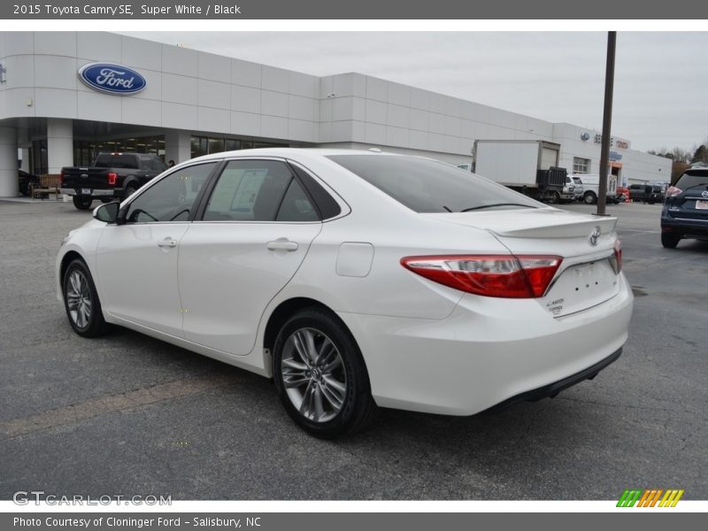 Super White / Black 2015 Toyota Camry SE
