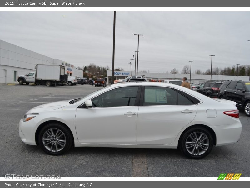 Super White / Black 2015 Toyota Camry SE