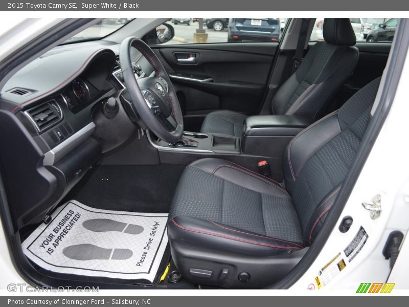 Super White / Black 2015 Toyota Camry SE