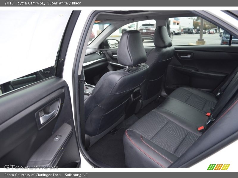 Super White / Black 2015 Toyota Camry SE