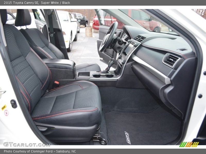 Super White / Black 2015 Toyota Camry SE