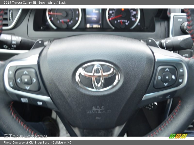 Super White / Black 2015 Toyota Camry SE