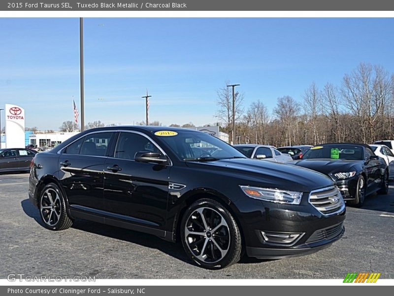 Tuxedo Black Metallic / Charcoal Black 2015 Ford Taurus SEL