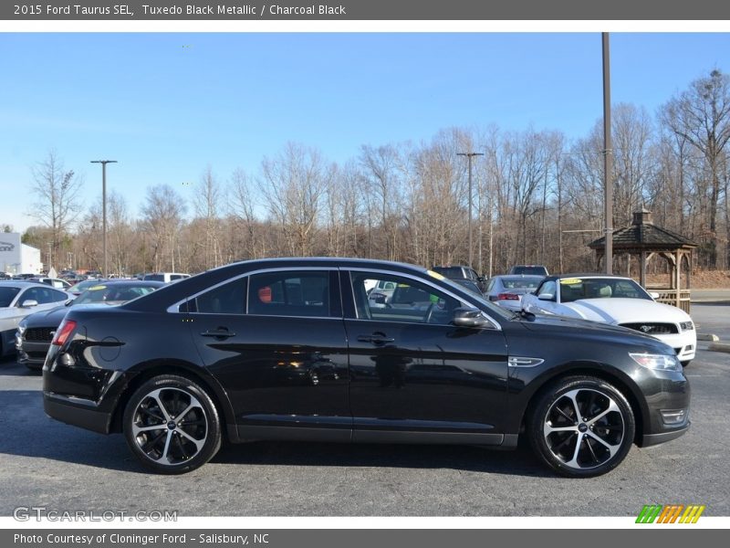 Tuxedo Black Metallic / Charcoal Black 2015 Ford Taurus SEL