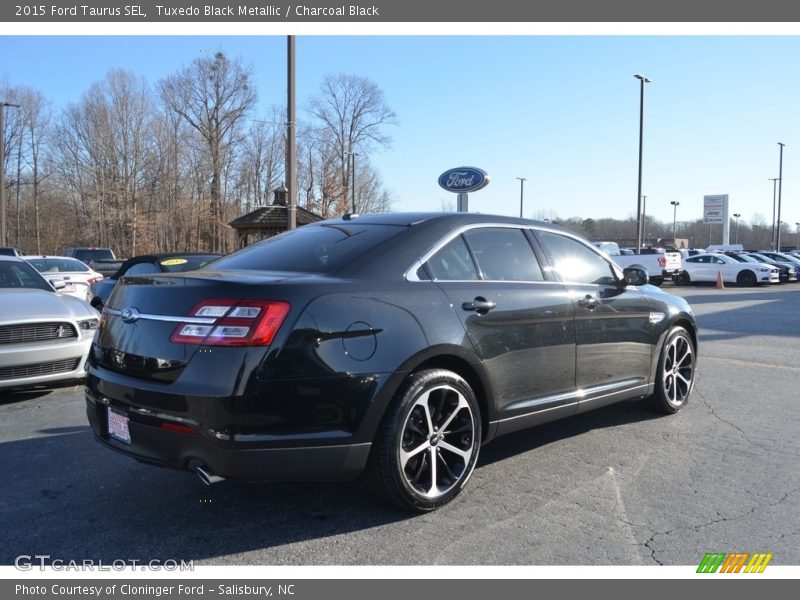 Tuxedo Black Metallic / Charcoal Black 2015 Ford Taurus SEL