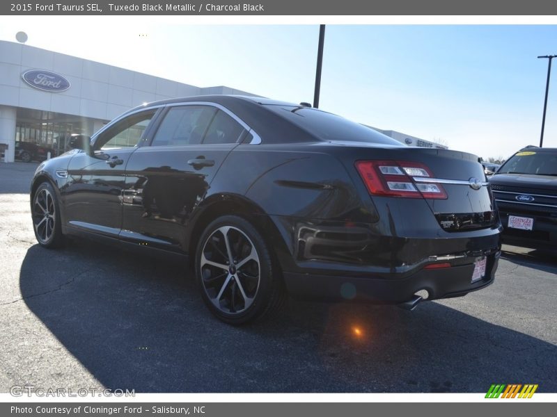 Tuxedo Black Metallic / Charcoal Black 2015 Ford Taurus SEL
