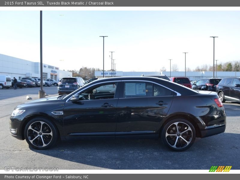 Tuxedo Black Metallic / Charcoal Black 2015 Ford Taurus SEL